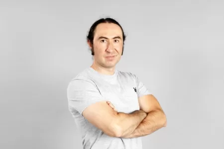 Experiencia De Mario Ortega En Mundos Opuestos