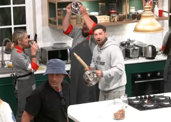 Arenita Arremete Contra Mateucci