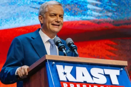 Kast, Reacción De Los Famosos