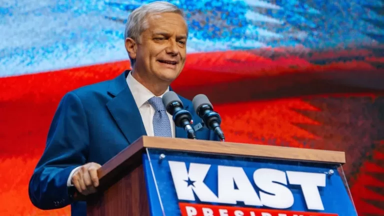 Kast, Reacción De Los Famosos