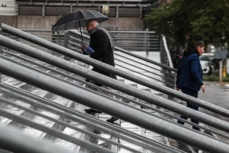 Lluvia En Santiago, Pronóstico De Jaime Leyton