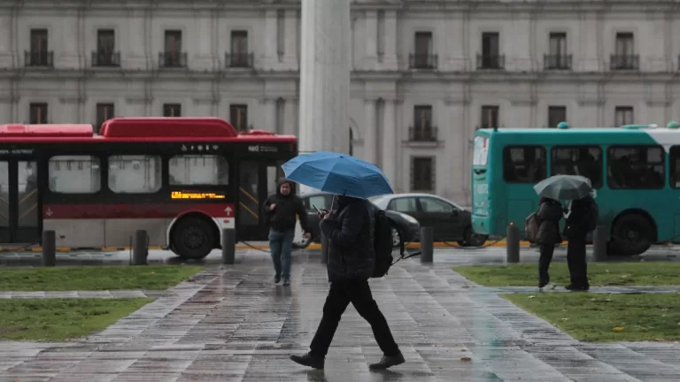 Lluvia En La Rm, Jaime Leyton