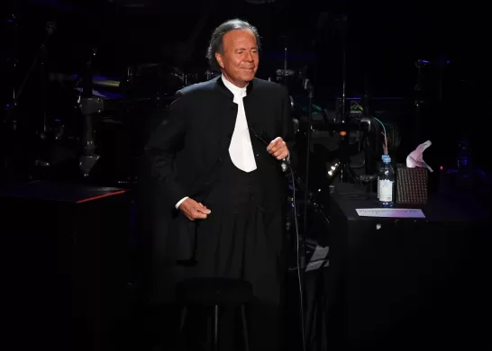 Julio Iglesias Se Defenderá Por Presunto Acoso Sexual