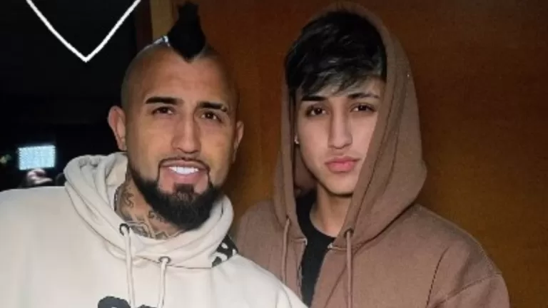 Arturo Vidal Y Monito Vidal