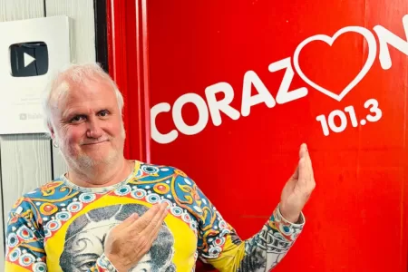 El Rumpy Presenta Su Libro En Radio Corazón