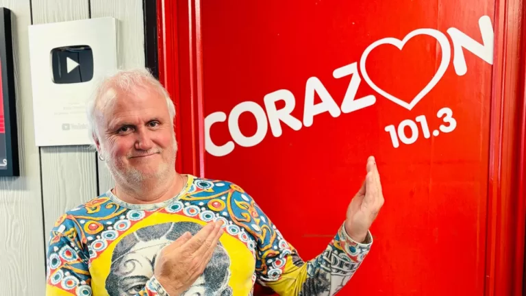 El Rumpy Presenta Su Libro En Radio Corazón